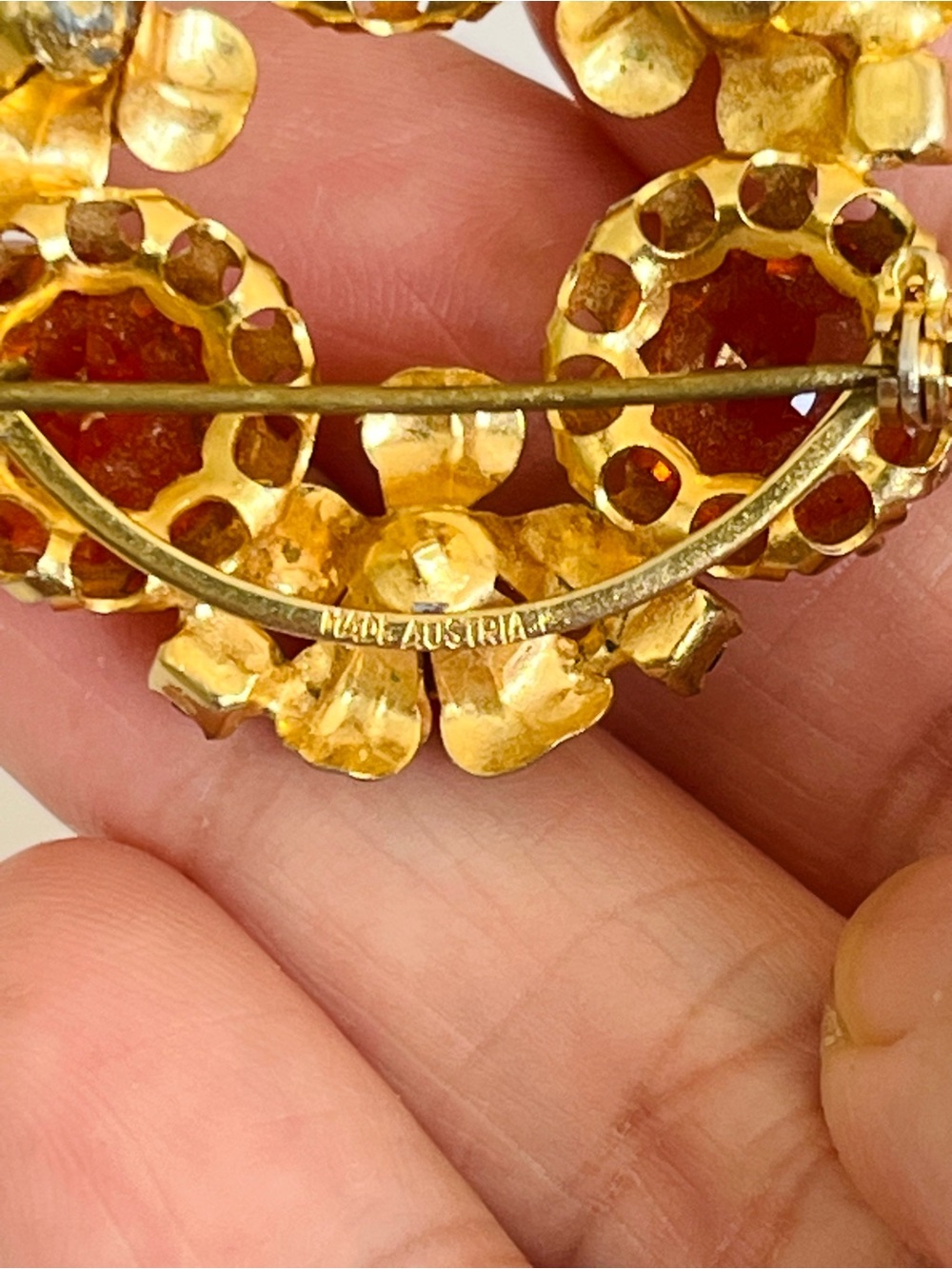 Vintage Signed "Made Austria" Amber Crystal Brooch - Floral Wreath - Picture 9 of 10